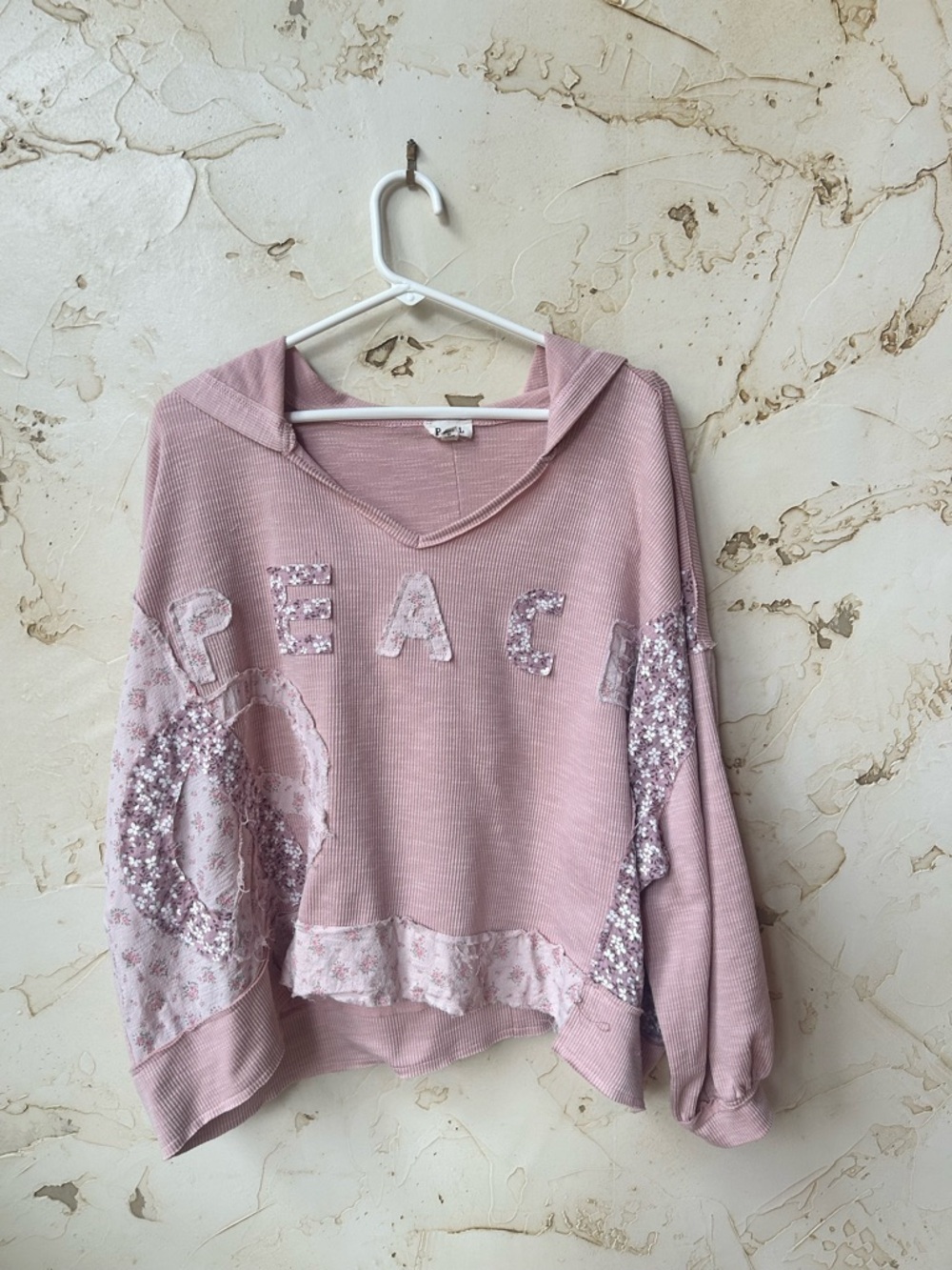 POL Patchwork Peace Floral Oversized Hoodie Boho Small Top Pink NWOT Lightweight - Picture 4 of 13